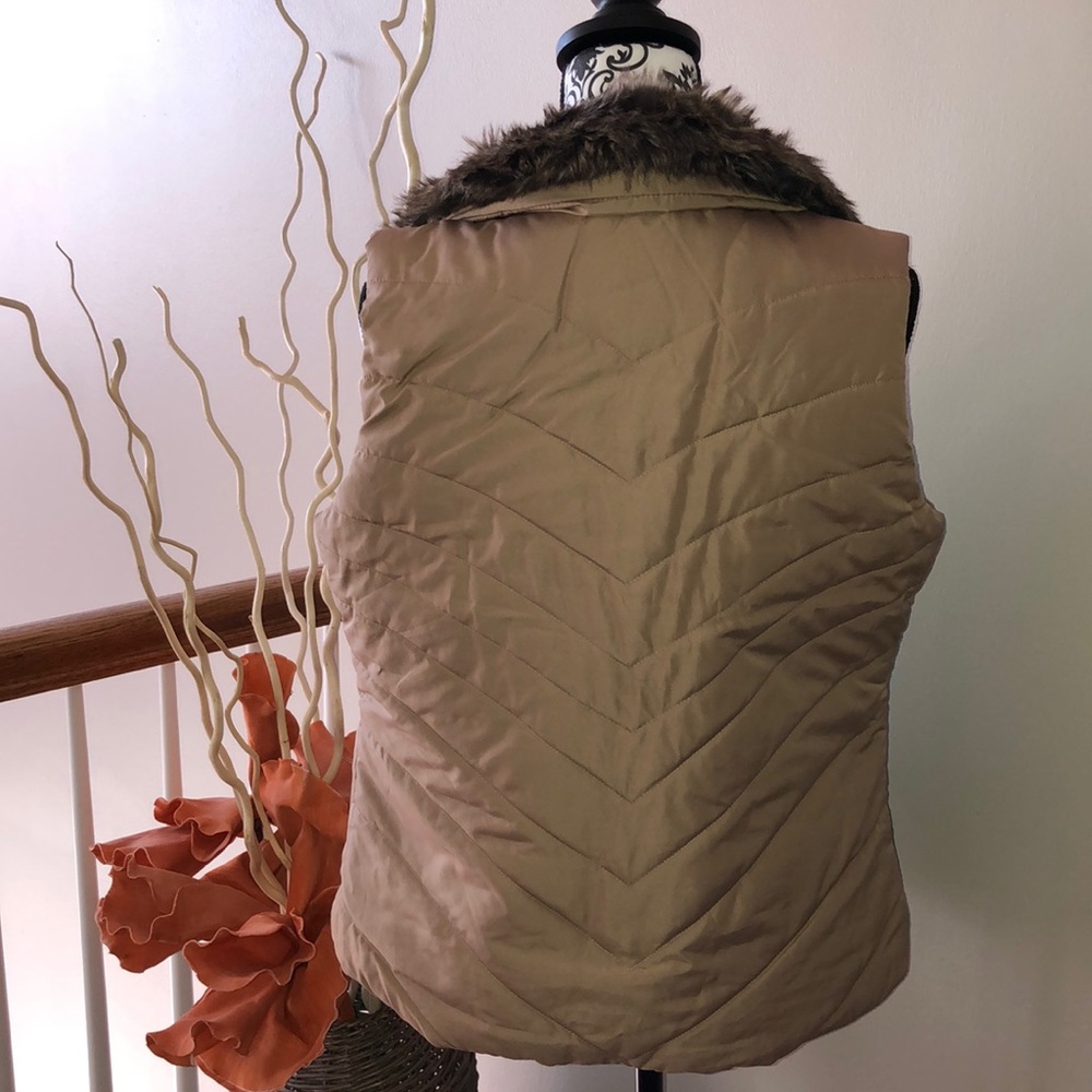 Vest - Picture 2 of 4